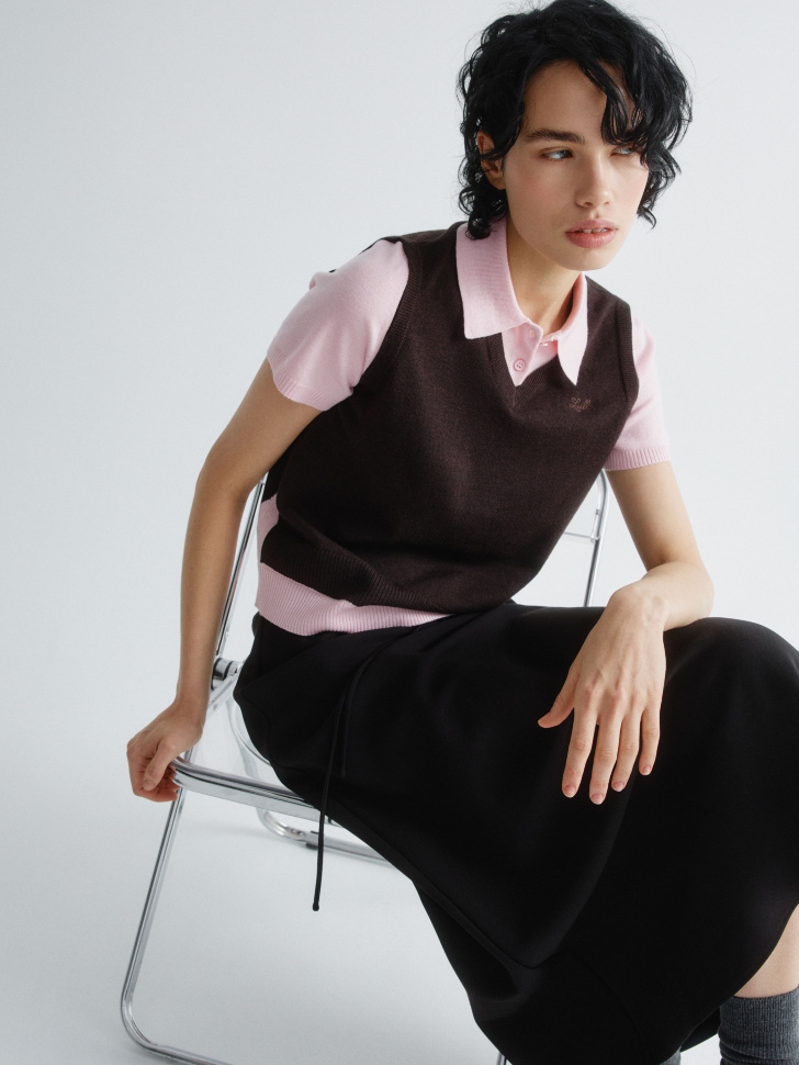 джемпер-поло с имитацией второго слоя в виде жилетки 4610517365286 по акции