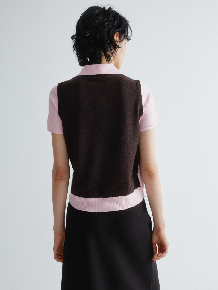 джемпер-поло с имитацией второго слоя в виде жилетки 4610517365286 со скидкой