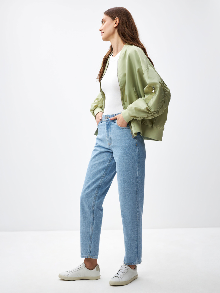 

Прямые джинсы с декоративными швами сзади