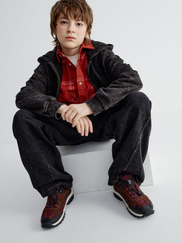 комбинированные кроссовки для мальчиков от бренда sela вид слева