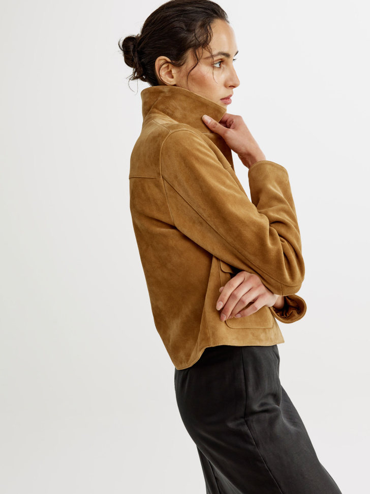 короткая куртка из натуральной замши премиум качества по цене 34999 руб вид справа