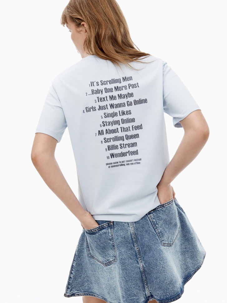 футболка оверсайз с принтом из линейки  young от бренда sela вид слева