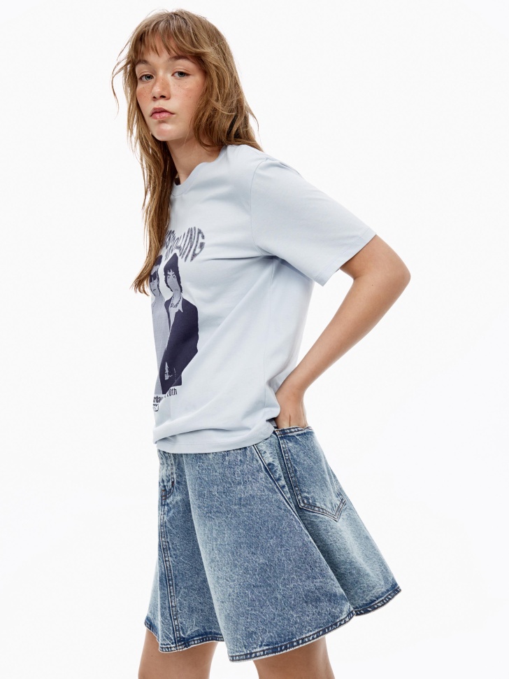 футболка оверсайз с принтом из линейки  young по цене 1799 руб вид справа