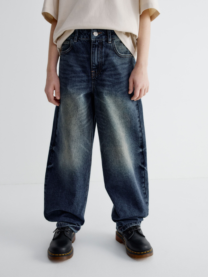 винтажные джинсы baggy fit для мальчиков от бренда sela вид слева