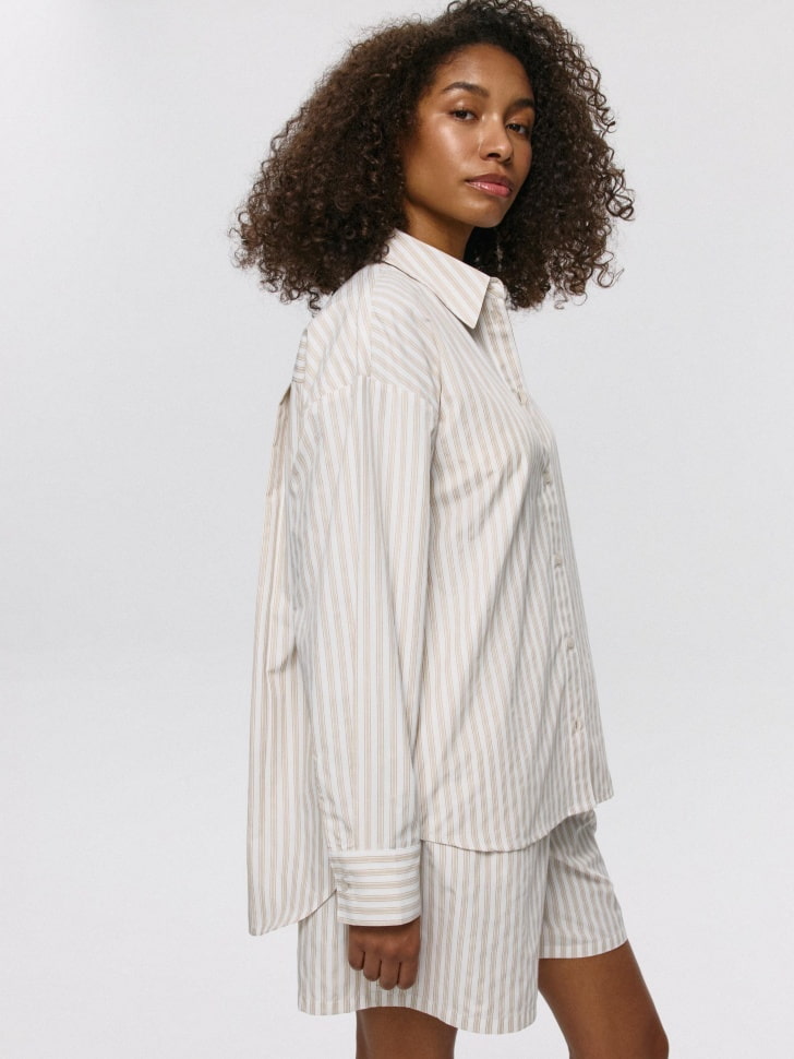 хлопковая рубашка оверсайз из россии вид сбоку