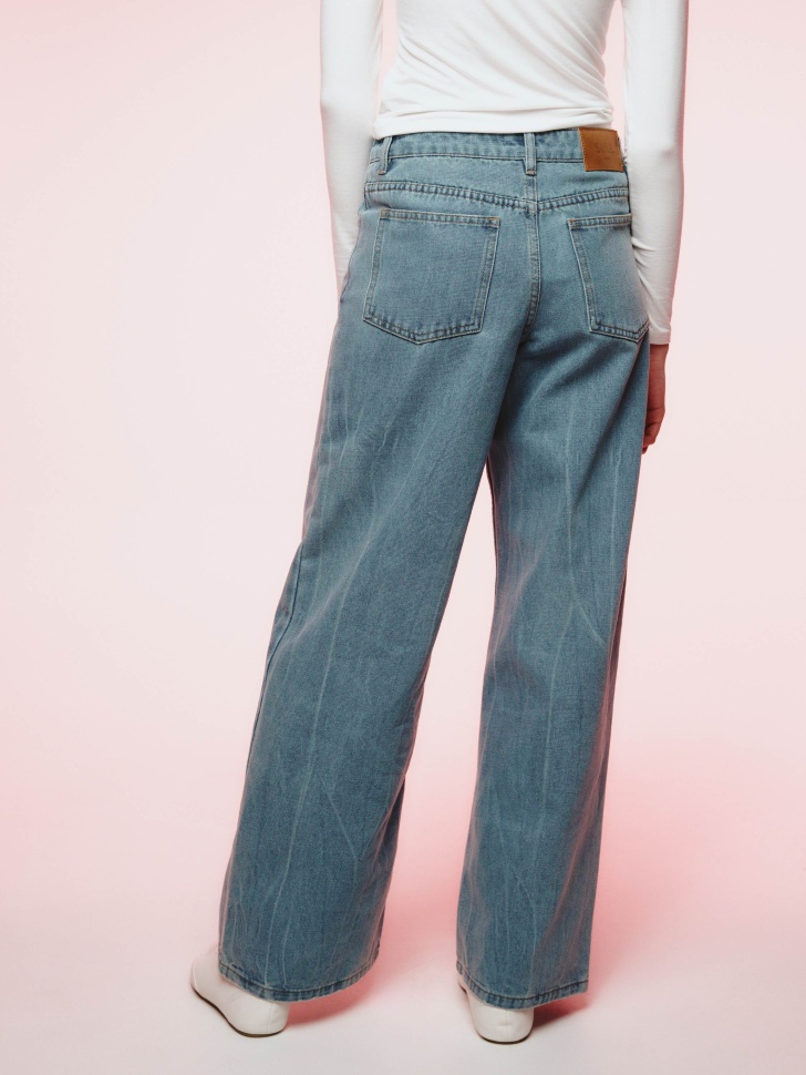 джинсы boyfriend fit из линейки  young по цене 3799 руб вид справа