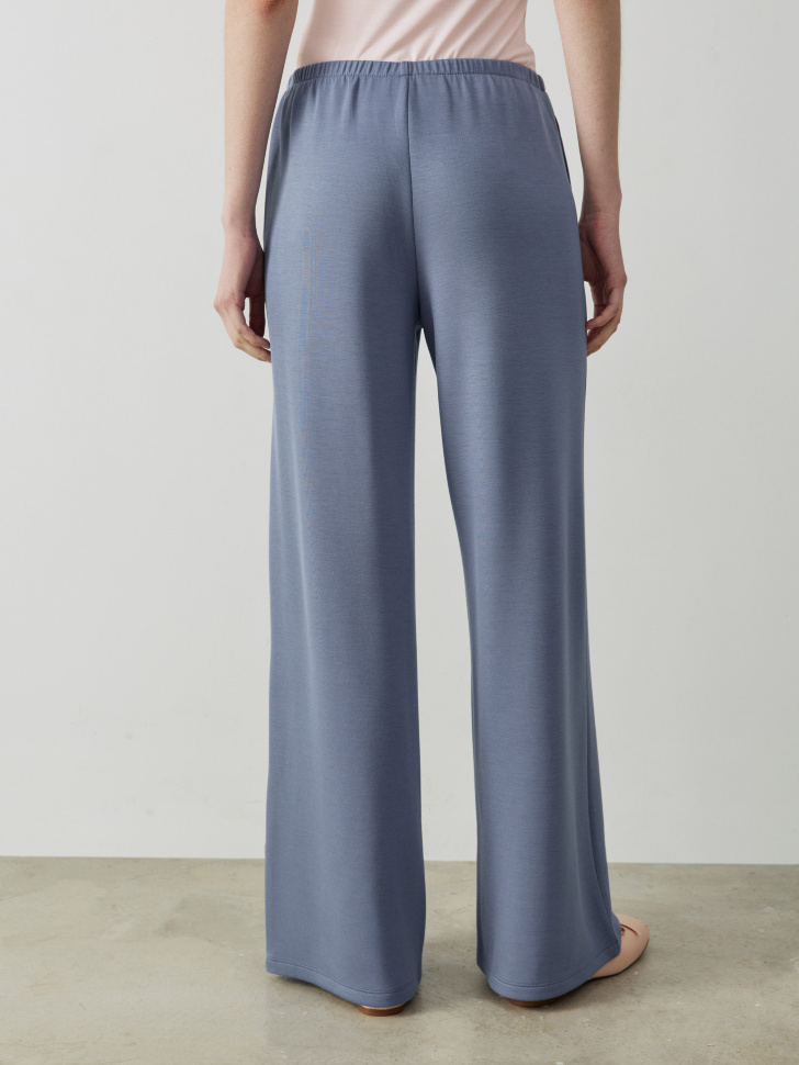 трикотажные брюки из линейки  young по цене 2899 руб вид справа