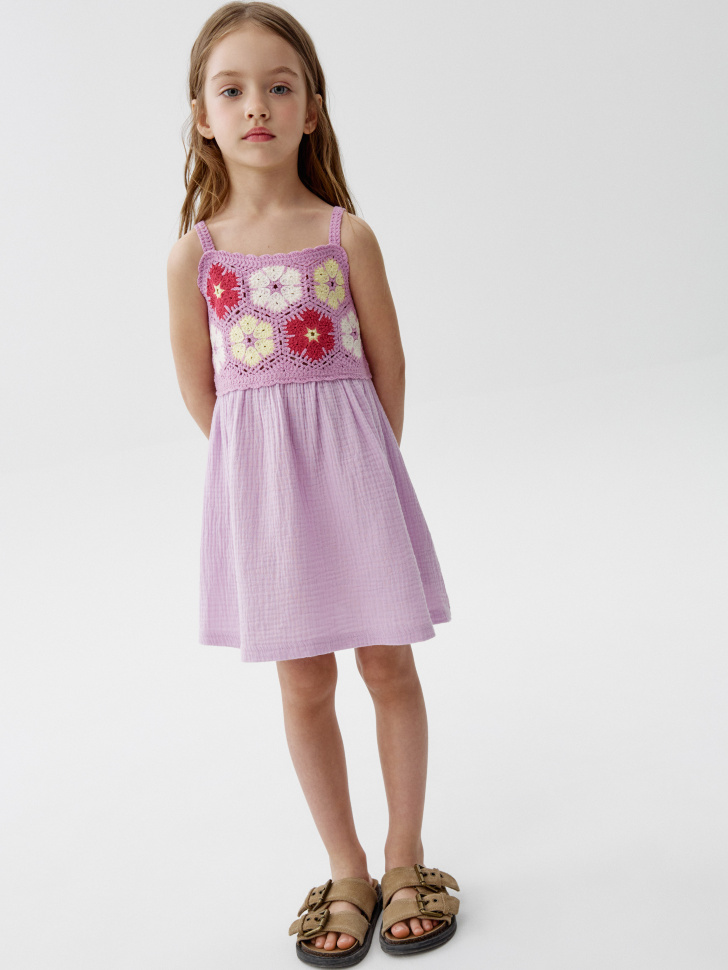 комбинированное платье на бретелях для девочек от бренда sela вид слева