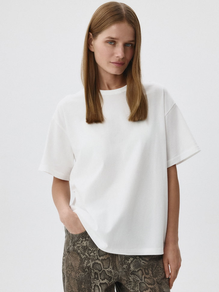 

Футболка MIRA OVERSIZE FIT
