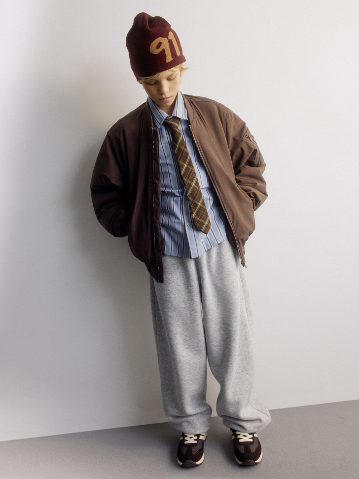 базовый бомбер оверсайз для мальчиков от бренда sela вид слева