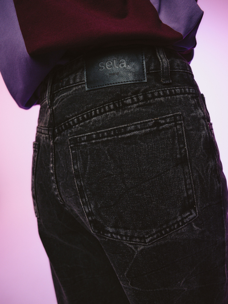 джинсы boyfriend fit из линейки  young из россии вид сбоку