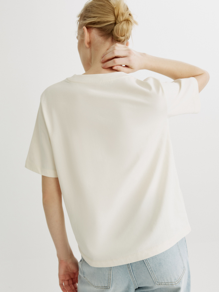 футболка с объемным принтом по цене 1299 руб вид справа