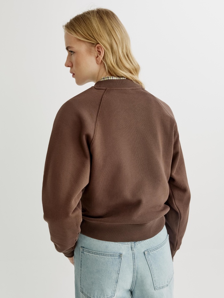 свитшот оверсайз с текстовым принтом по цене 1799 руб вид справа