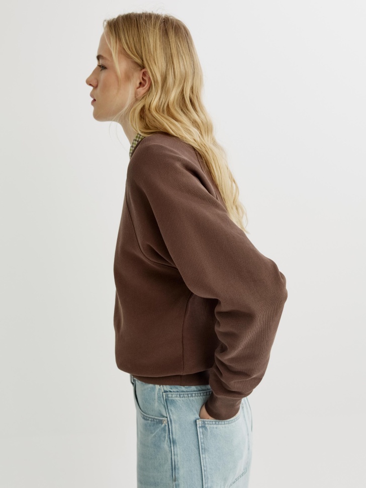 свитшот оверсайз с текстовым принтом из россии вид сбоку