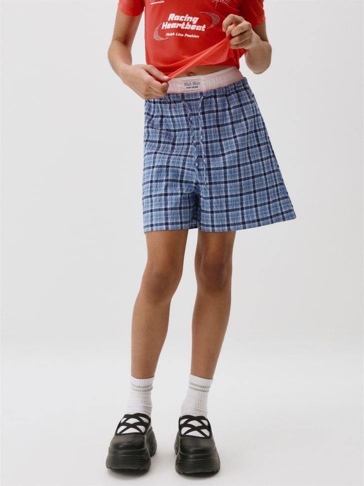 хлопковые шорты в клетку для девочек от бренда sela вид слева