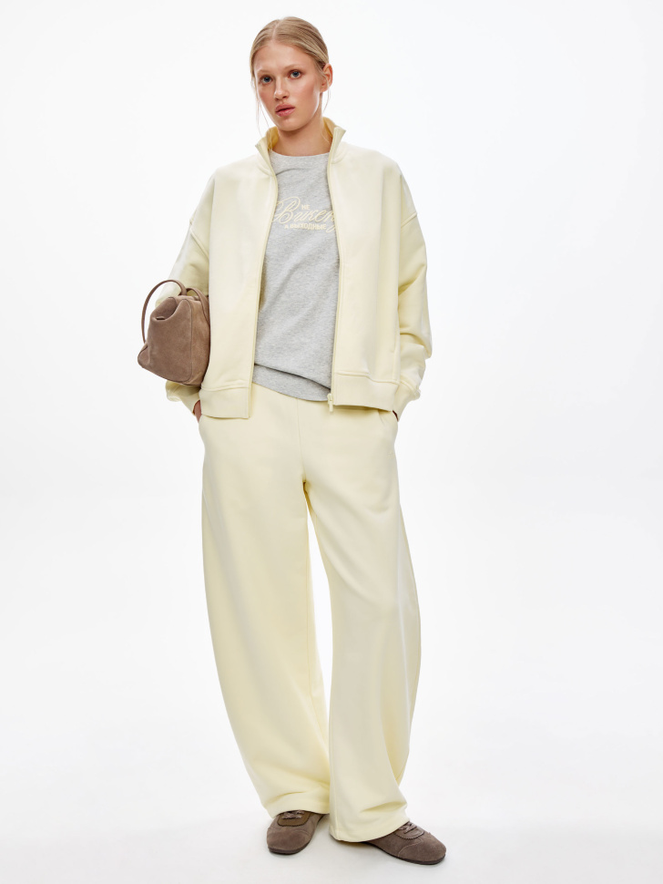 брюки из футера с регулируемыми затяжками по низу от бренда sela вид слева