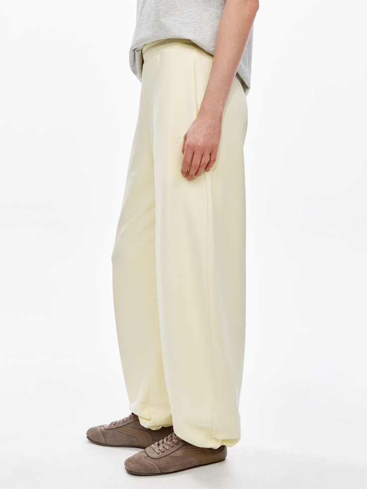 брюки из футера с регулируемыми затяжками по низу из россии вид сбоку