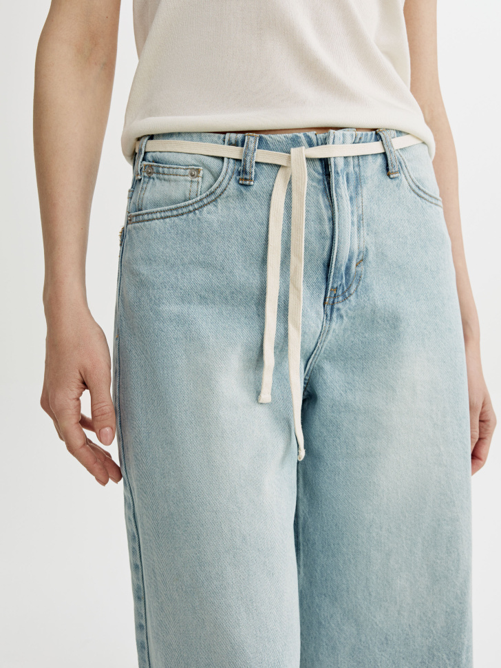 джинсовые широкие шорты со средней посадкой из россии вид сбоку