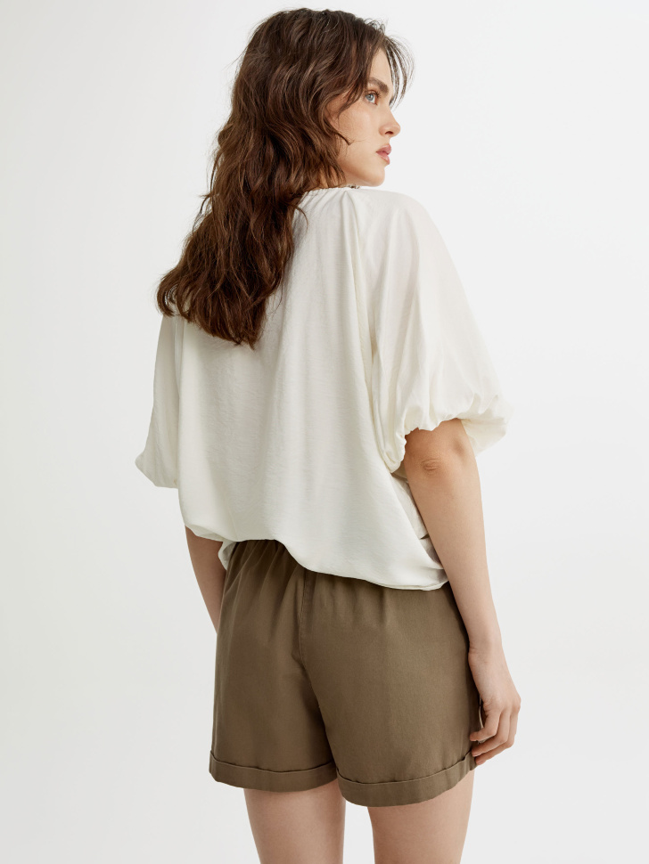 блуза оверсайз из жатой ткани по цене 2799 руб вид справа