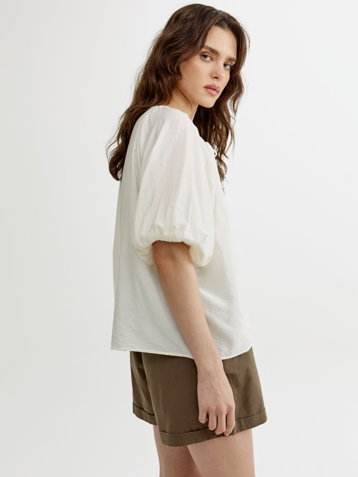 блуза оверсайз из жатой ткани из россии вид сбоку