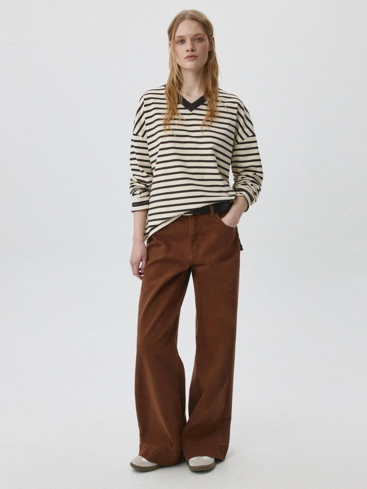 Лонгслив ANNA OVERSIZE FIT с треугольным вырезом. Фото №2
