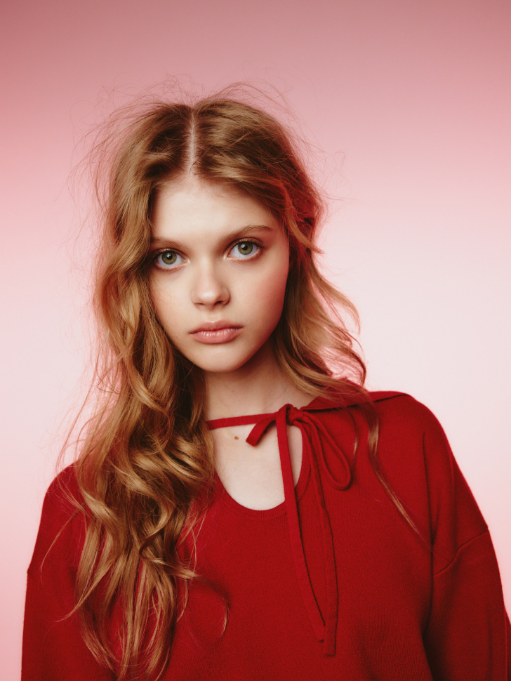 вязаный джемпер из линейки  young из россии вид сбоку