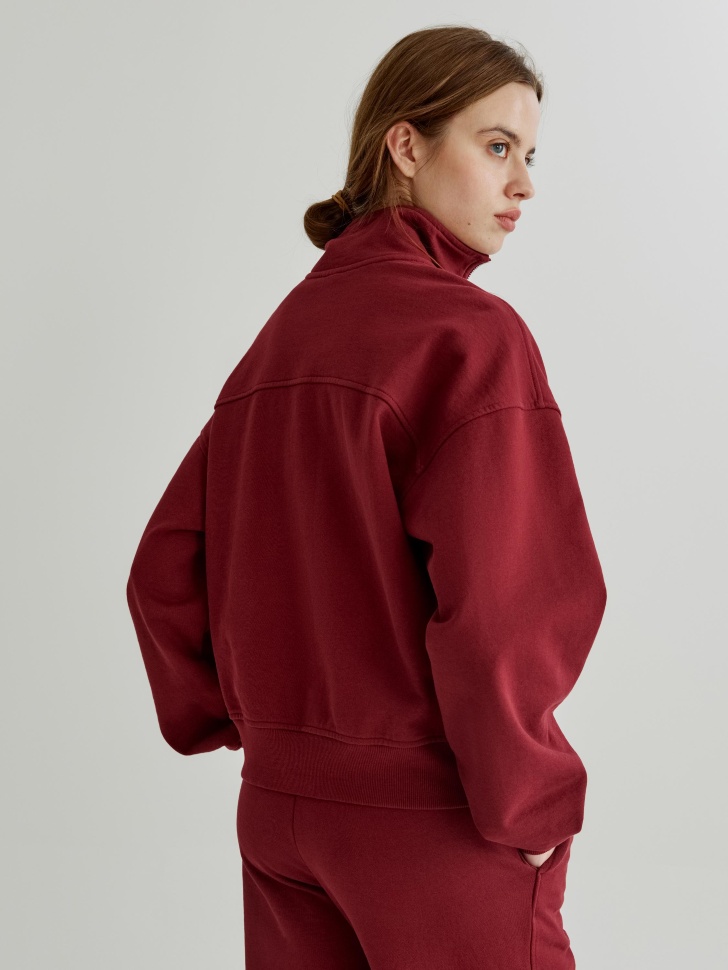 свитшот с высоким воротником на молнии по цене 3599 руб вид справа