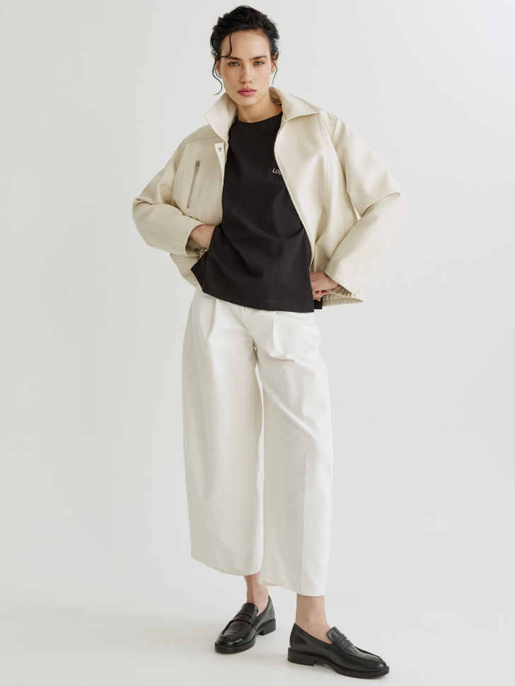 футболка оверсайз с вышивкой от бренда sela вид слева