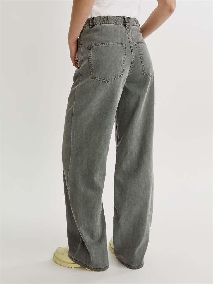 прямые брюки со стиркой из мягкого тенселя и хлопка по цене 3599 руб вид справа