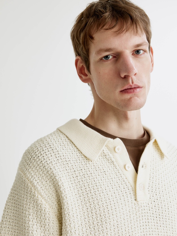 вязаное поло с коротким рукавом по цене 2599 руб вид справа