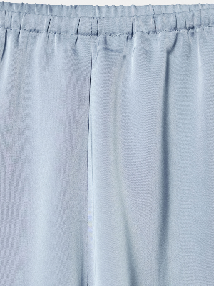 атласные короткие шорты из линейки  young из проверенных материалов спереди