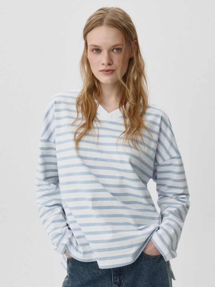 Лонгслив ANNA OVERSIZE FIT с треугольным вырезом