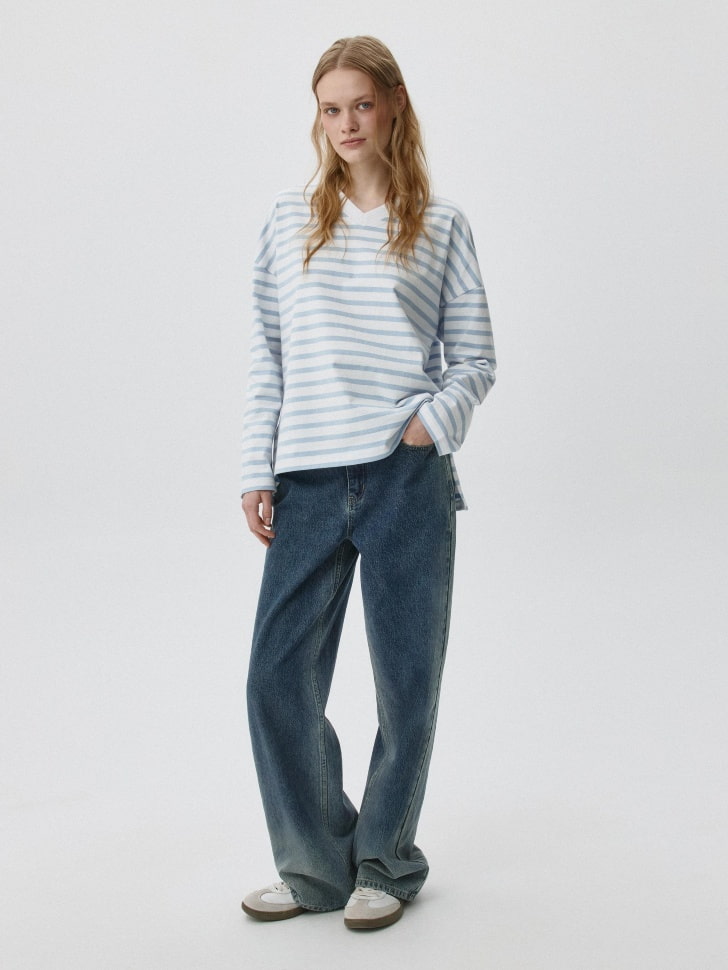 Лонгслив ANNA OVERSIZE FIT с треугольным вырезом. Фото №2