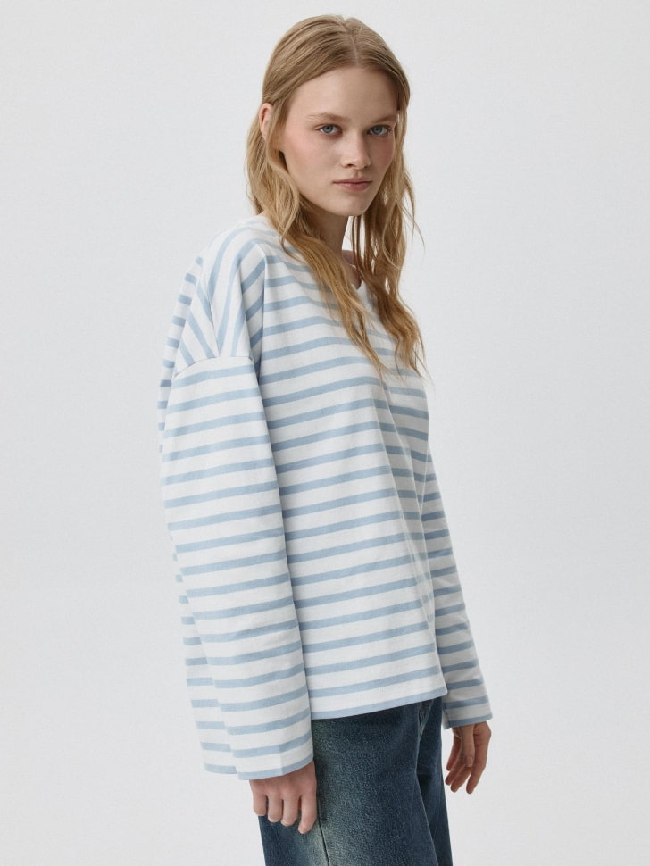 Лонгслив ANNA OVERSIZE FIT с треугольным вырезом. Фото №5