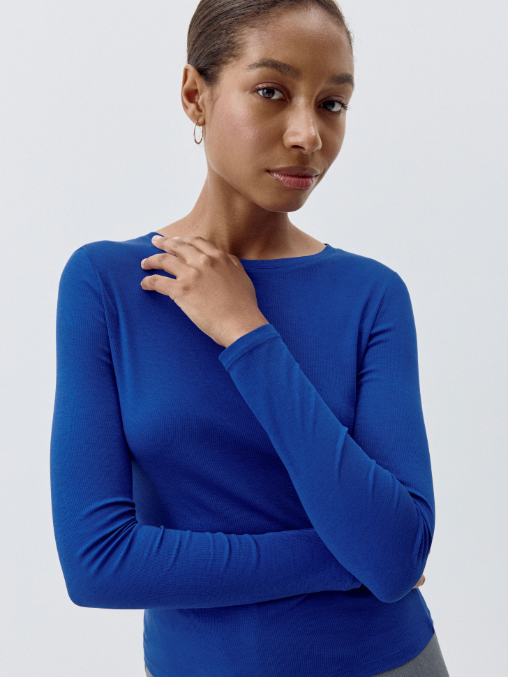 

Однотонный лонгслив из лиоцелла