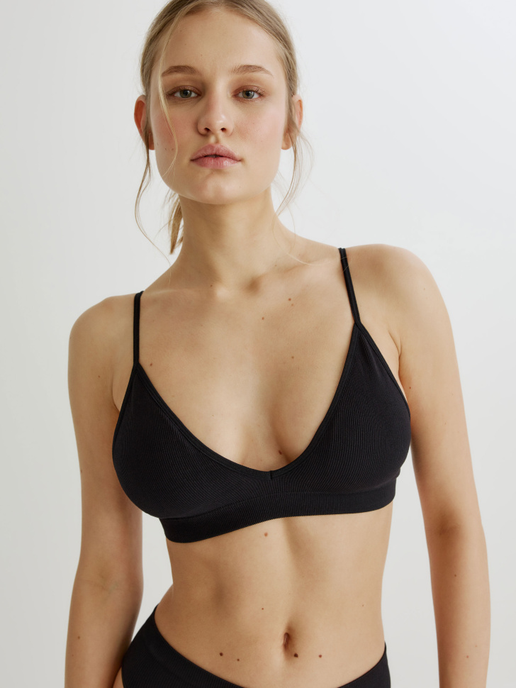 Базовый бюстгальтер-топ в рубчик 1199₽