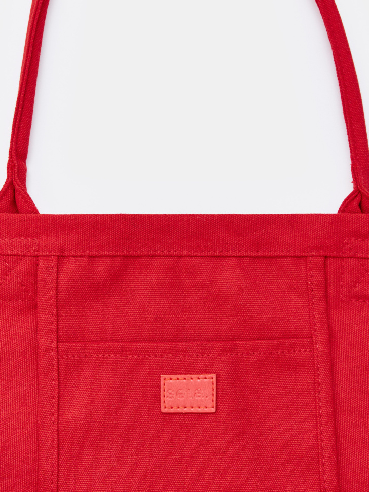 сумка-шоппер из красного канваса с принтом из россии вид сбоку