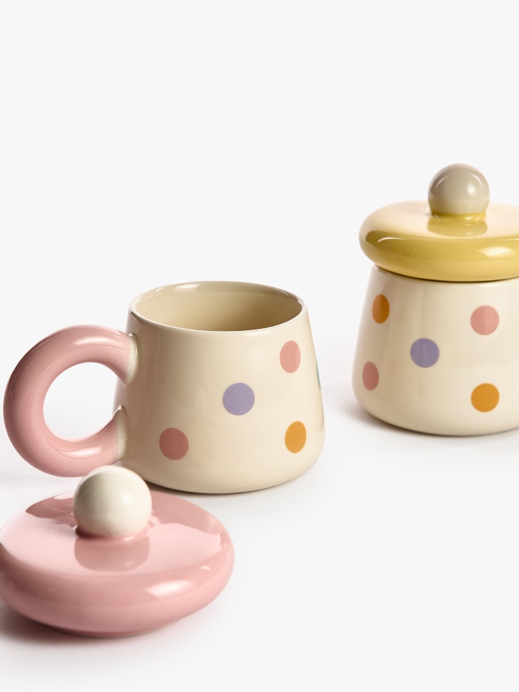 детская кружка из майолики с крышкой от бренда sela вид слева