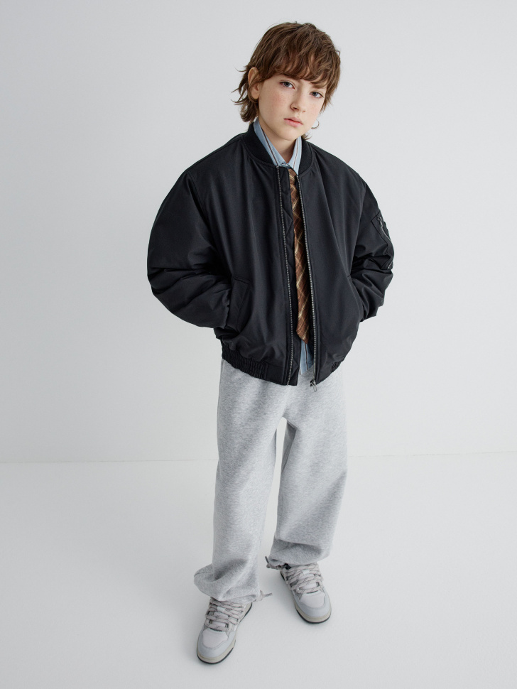 базовый бомбер оверсайз для мальчиков от бренда sela вид слева