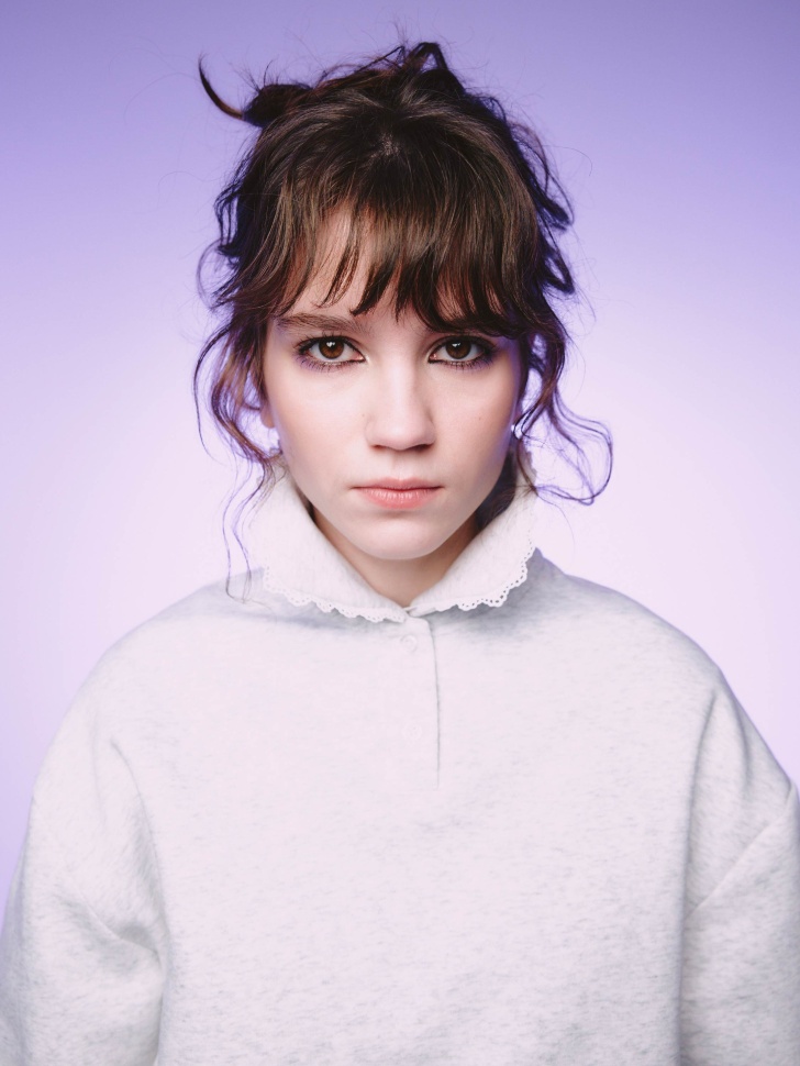 свитшот-поло из линейки  young из россии вид сбоку