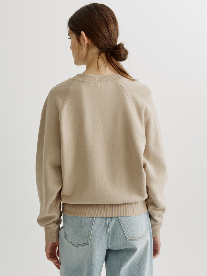 свитшот оверсайз с текстовым принтом по цене 1799 руб вид справа