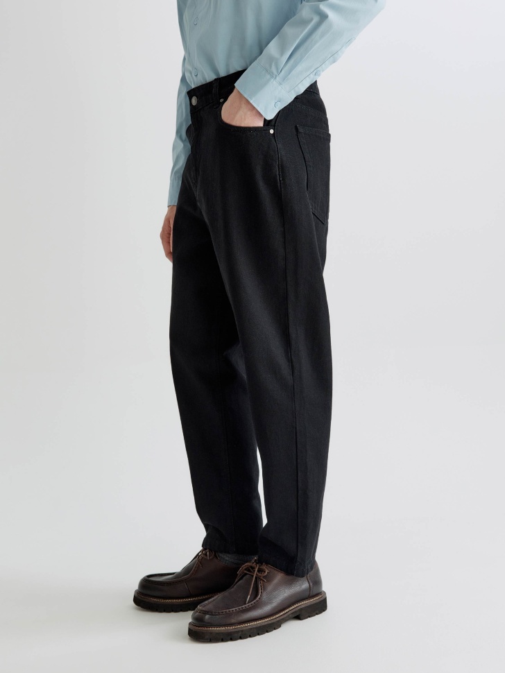 джинсы расслабленного кроя со средней посадкой по цене 3999 руб вид справа