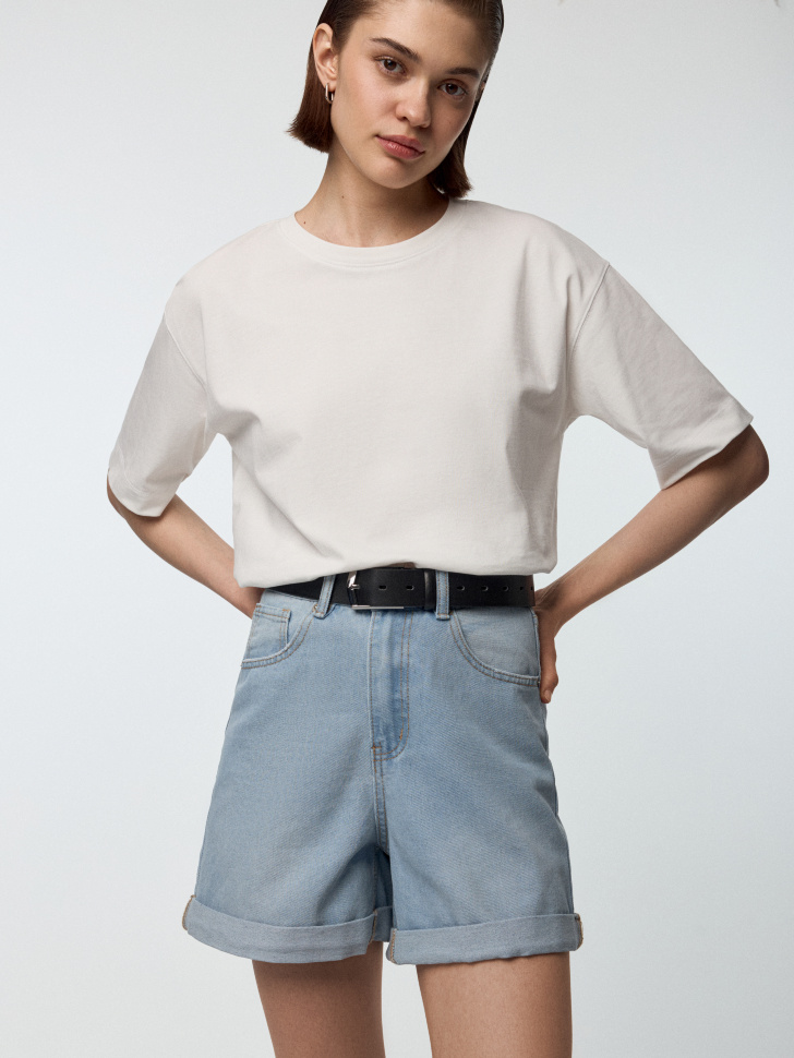 Джинсовые шорты Mom fit с отворотами