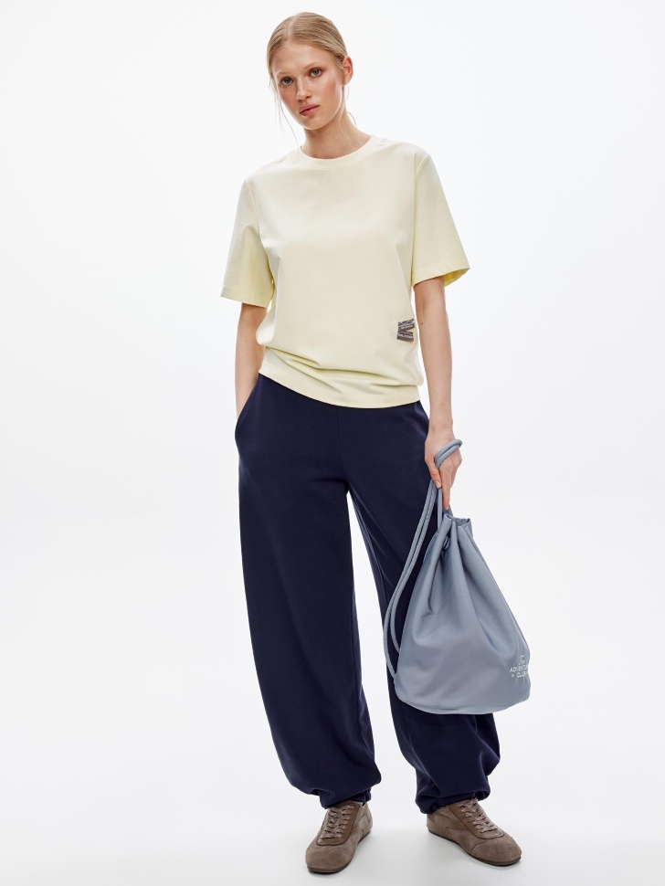 футболка из коллекции  x яндекс путешествия от бренда sela вид слева