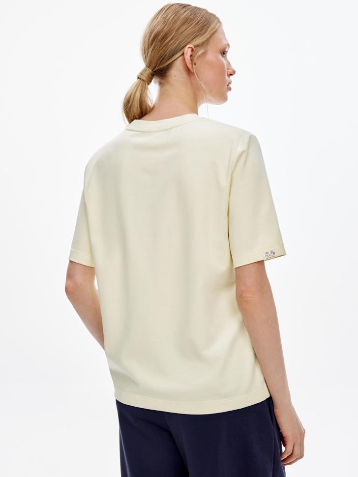 футболка из коллекции  x яндекс путешествия по цене 2599 руб вид справа