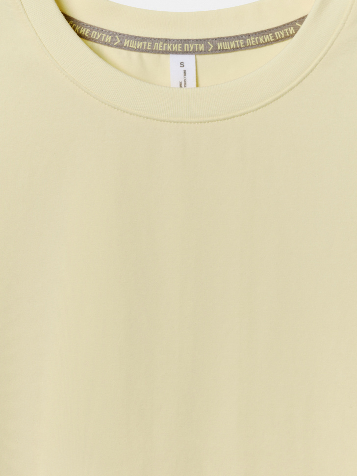 футболка из коллекции  x яндекс путешествия из хлопка спереди