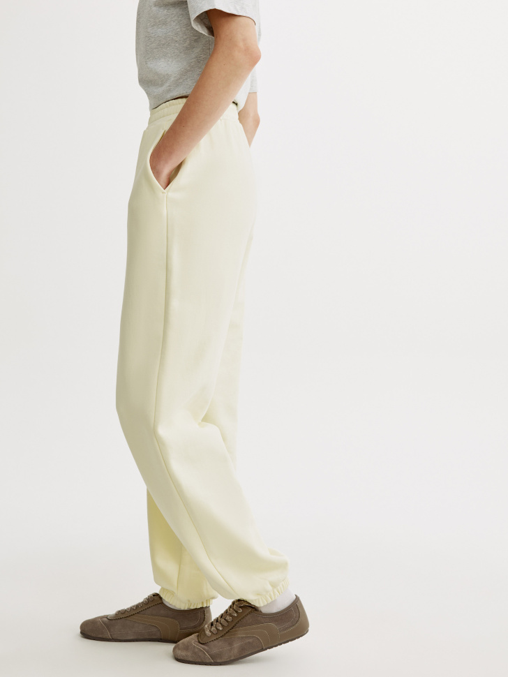 брюки джоггеры из футера с потайным карманом из россии вид сбоку