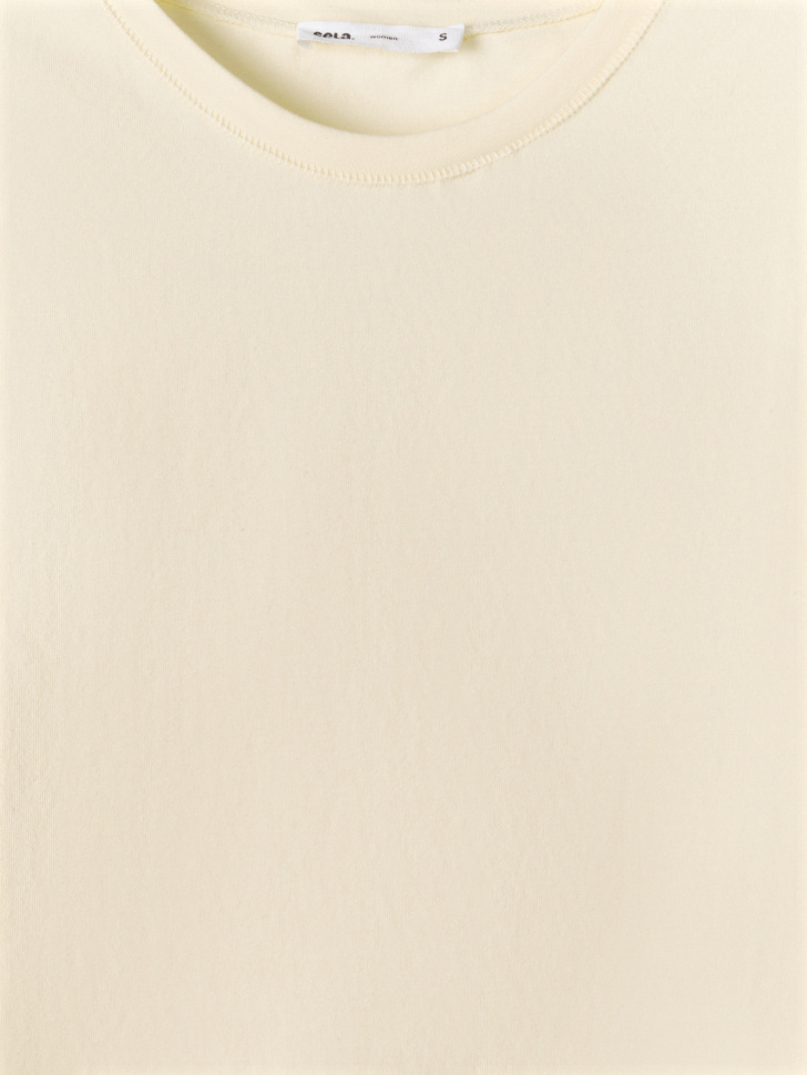 базовая приталенная футболка от бренда sela вид слева