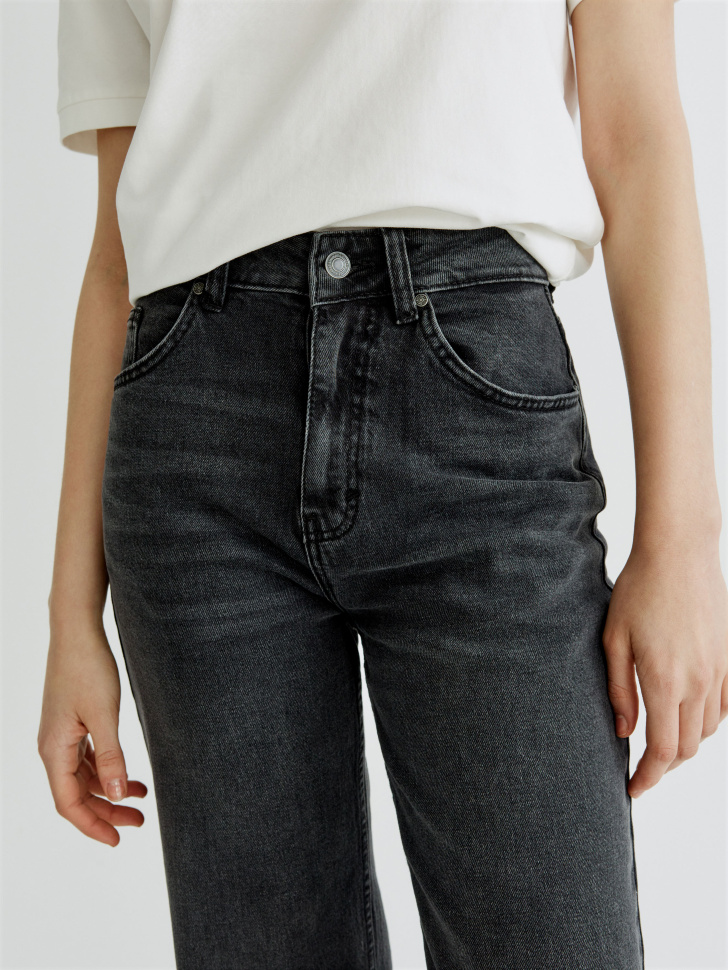 классические прямые джинсы с высокой посадкой из россии вид сбоку