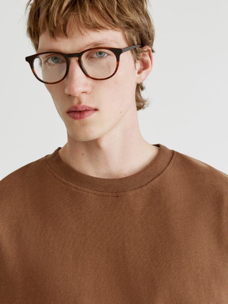 базовая футболка oversize fit из россии вид сбоку